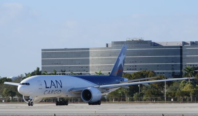 BOEING 777-200LR (N776LA)