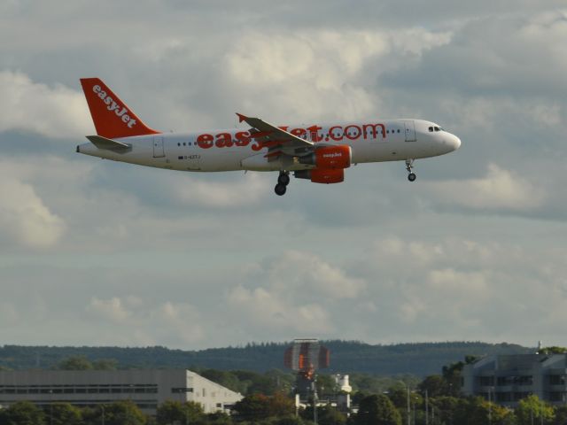 Airbus A319 (G-EZTJ) - Easyjet Airbus A319-111 G-EZTJ at London Gatwick