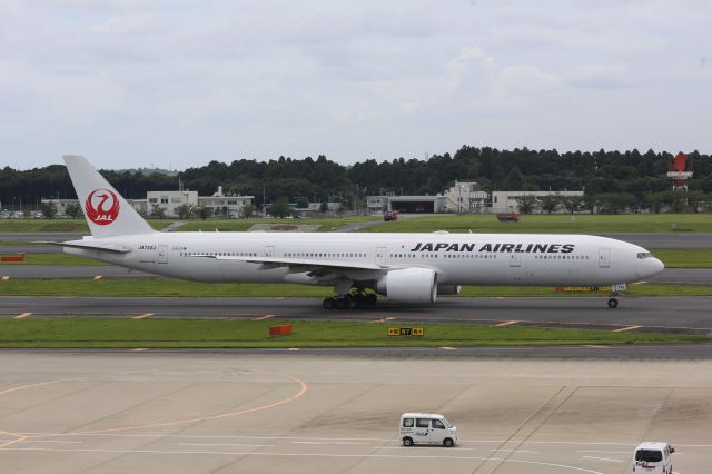 BOEING 777-300ER (JA742J)