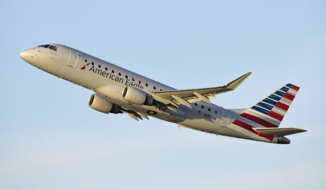 Embraer 175 (N201NN) - Departing LAX