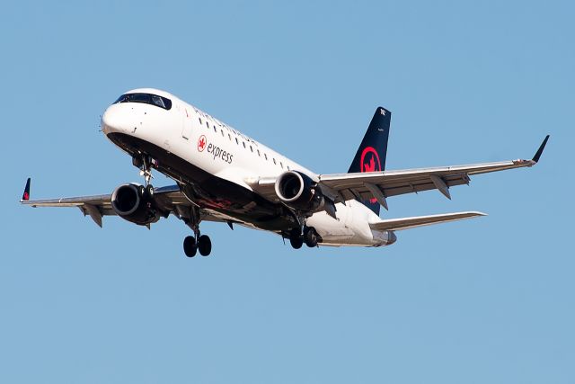 Embraer 175 (C-FRQM) - First time seeing the E175 in the new livery