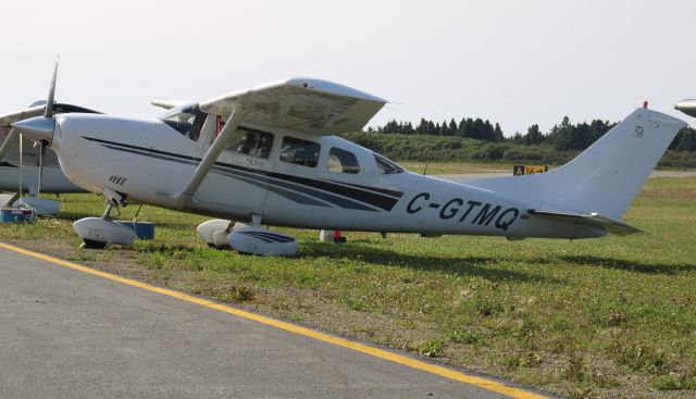 Cessna 206 Stationair (C-GTMQ) - Beaux privée stationner à CYGR