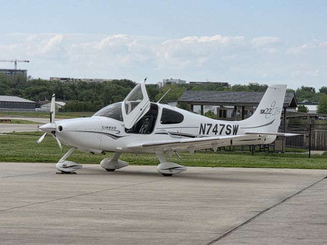 Cirrus SR-22 (N747SW) - Cirrus parked on the tarmac at KIOW.