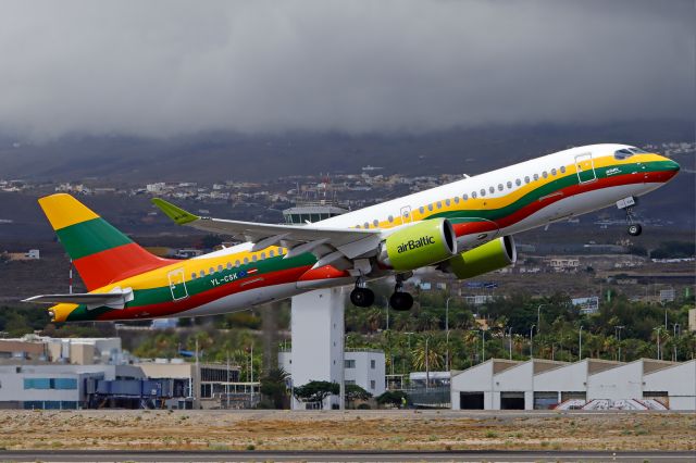 OSKBES-MAI Kityonok (YL-CSK) - Tenerife Sur - Reina Sofia (TFS / GCTS) - Spainbr /br /Photo taken: September 24, 2023br /br /Operator: airBalticbr /Type: Airbus A220-300br /Registration: YL-CSKbr /Serial: 55039br / br /Category: Civil Aircraft - Airlinerbr /Marked as: Special paint scheme