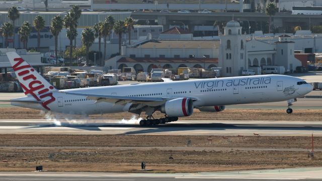BOEING 777-300 (VH-VOZ)