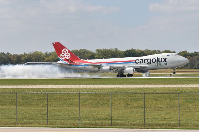 Boeing 747-400 (LX-VCV) - 5-L 09-26-23. Check out that smoke!