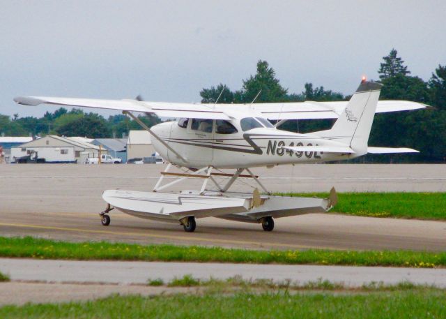 Cessna Skyhawk (N8490L) - At Oshkosh. 1968 Cessna 172I Skyhawk