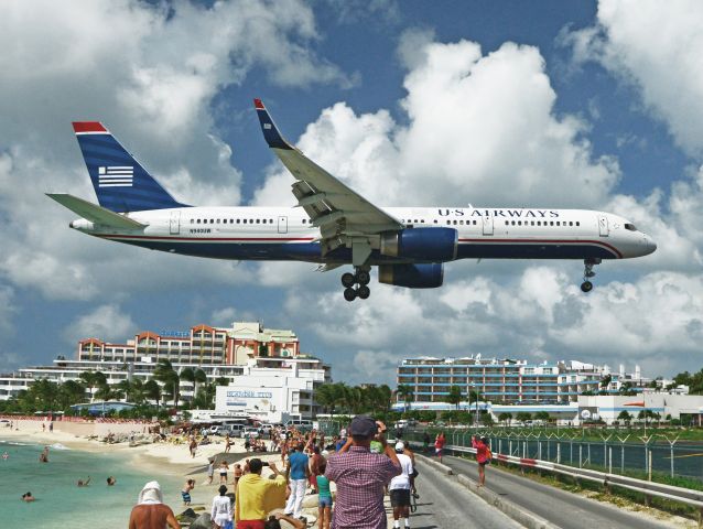 Boeing 757-200 (N940UW)