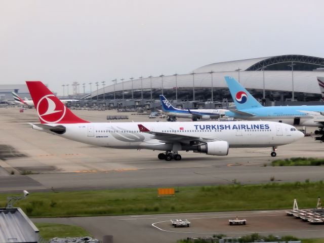 Airbus A330-200 (TC-JNE)