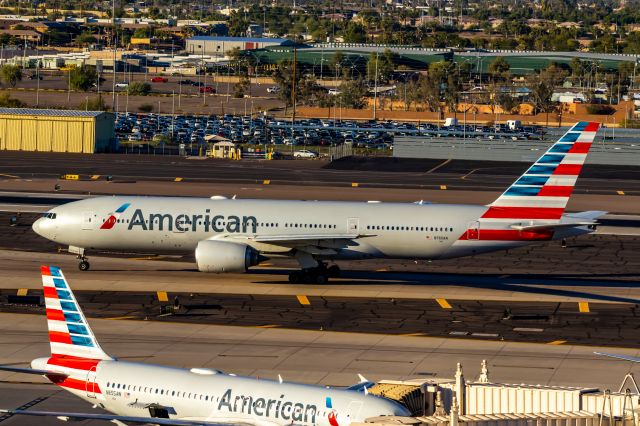 Boeing 777-200 (N760AN) - American Airlines 777-200 taxiing at PHX on 11/6/22. Taken with a Canon 850D and Tamron 70-200 G2 lens.