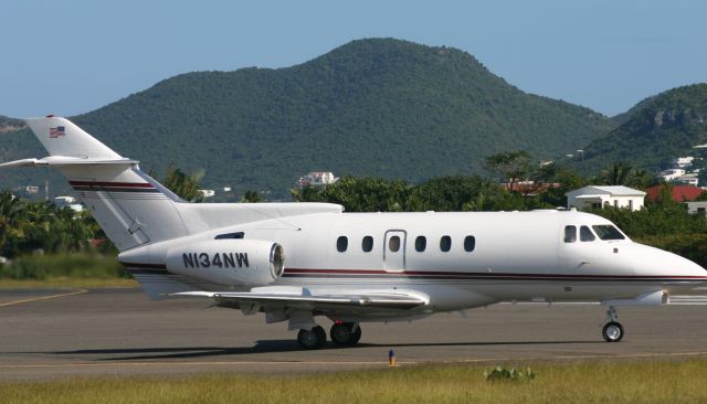 Hawker 800 (N124NW)