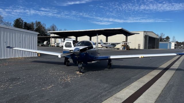 Mooney M-20 (N9127S) - On the ground