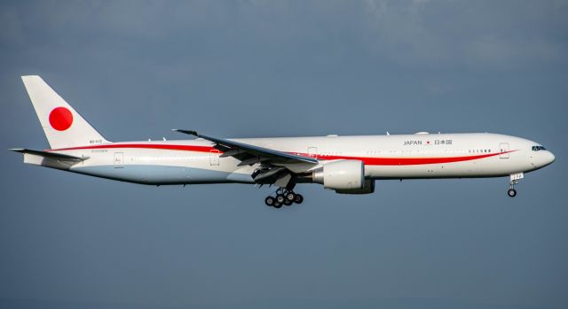 BOEING 777-300ER (80-1112)