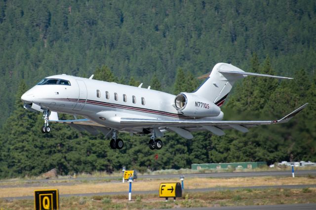 Canadair Challenger 350 (N771QS) - EJA771