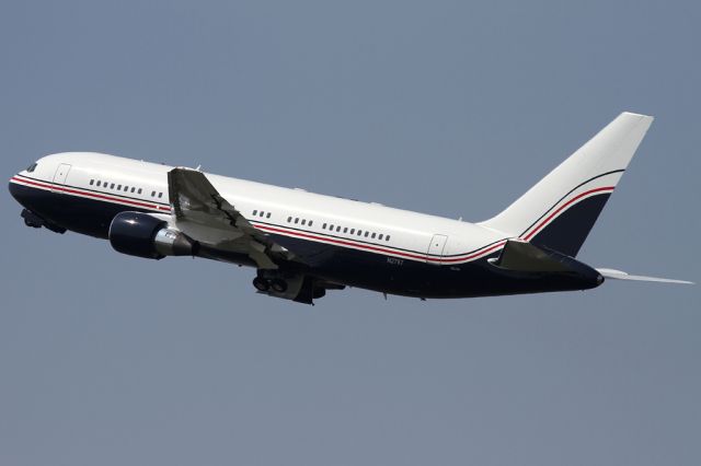 BOEING 767-200 (N2767)