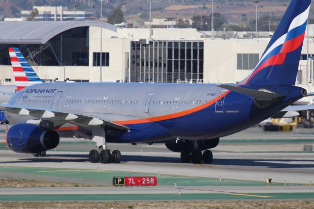 Airbus A330-200 (VP-BLY)