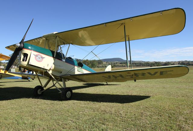 OGMA Tiger Moth (VH-RVE)