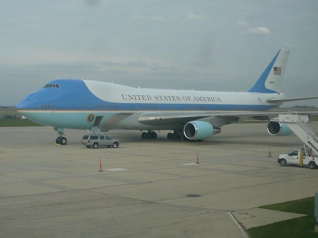 Boeing 747-200 (SAM29000) - Air Force 1 (VC-25A) Special Air Mission (SAM) 29000, Truax Field Madison WI 11/04/09 Presidental visit