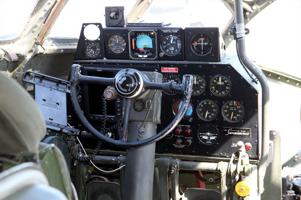 Boeing B-29 Superfortress (N529B) - Pilots console B-29 FiFi.