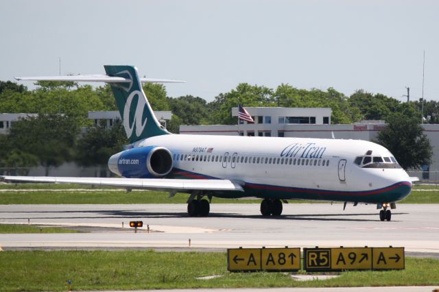 Boeing 717-200 (N979AT) - US Air Flight 3396 operated by Republic (N807MD) prepares for flight at Sarasota-Bradenton International Airport