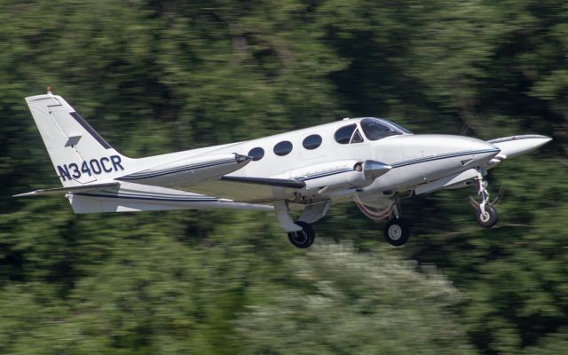 Cessna 340 (N340CR) - A Cessna 340 departing 17N.