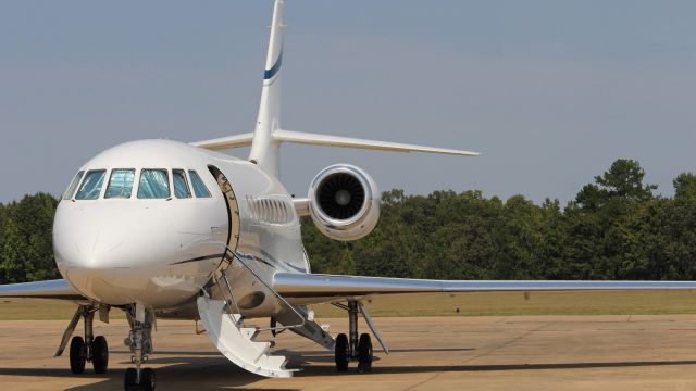 Dassault Falcon 2000 (N75EK)