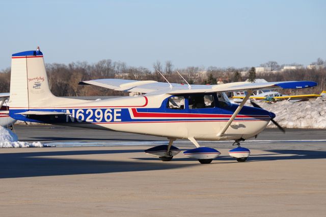 Cessna Skyhawk (N6296E) - Seen at KFDK on 3/6/2010    a href=http://discussions.flightaware.com/profile.php?mode=viewprofile&u=269247  [ concord977 profile ]/a