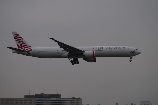 BOEING 777-300ER (VH-VPH) - The newest livery of this airline arrives KLAX in early a.m.