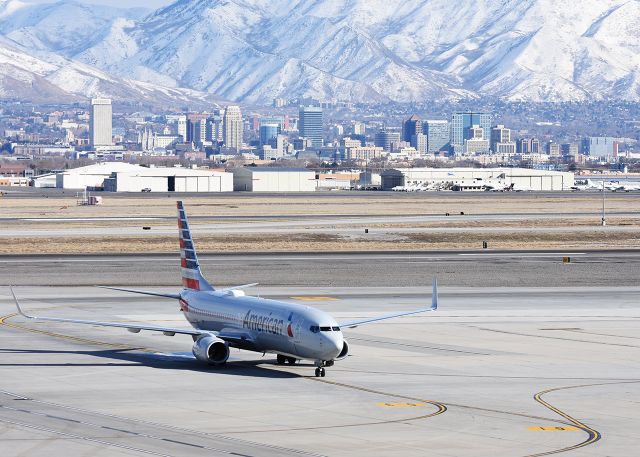 Boeing 737-700 (N809NN) - This plane is actually a 737-800