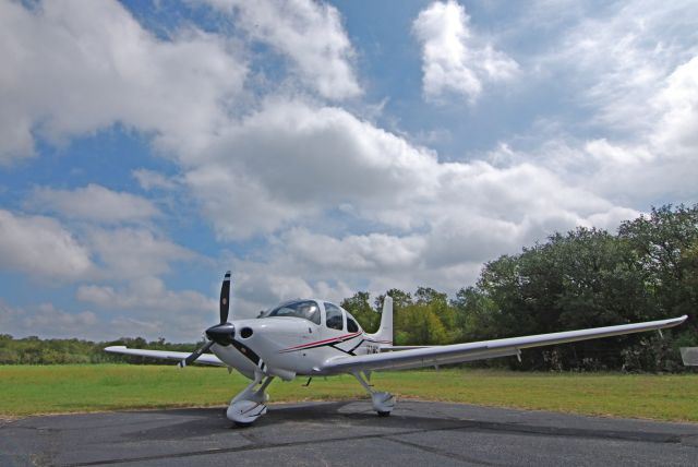 Cirrus SR-20 (N713MP)