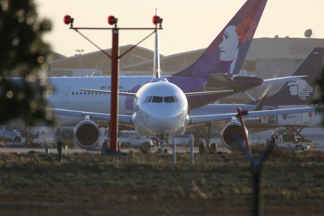 Airbus A320 (N641VA)