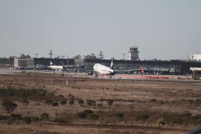 Airbus A320 (XA-VLL) - FINAL APPROACH 27 MMTJ