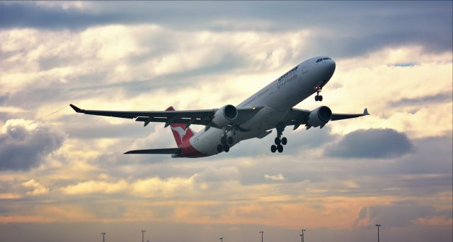 Airbus A330-300 (VH-QPF) - 18/5/13 - Perth Airport