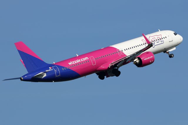 Airbus A321neo (9H-WAJ)