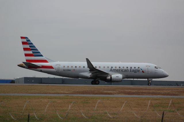 Embraer 175 (N229NN)