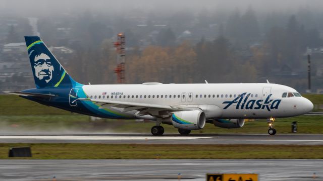 Airbus A320 (N845VA)