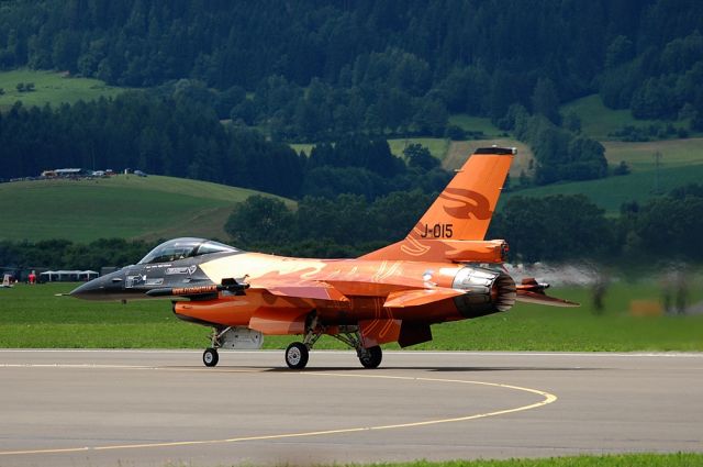 Lockheed F-16 Fighting Falcon (J015) - Airpower 2011  The biggest and best airshow of europe.