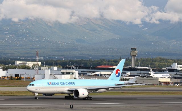 Boeing 777-200 (HL8005)
