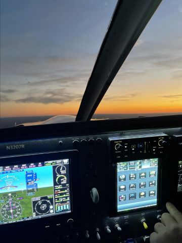 Piper Cherokee Arrow (N3207R)