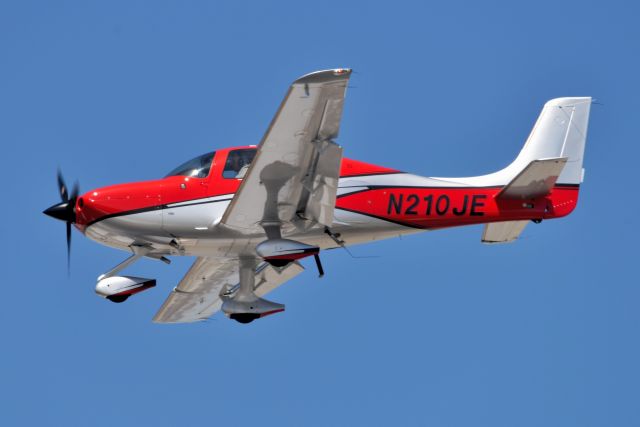 Cirrus SR-22 (N210JE)