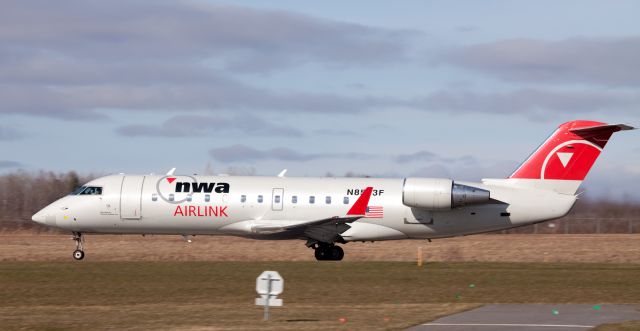 Canadair Challenger (N8543F) - Take off RW 32