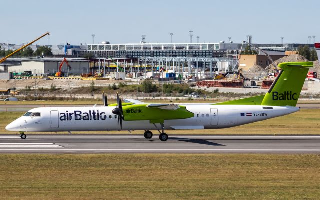 de Havilland Dash 8-400 (YL-BBW)