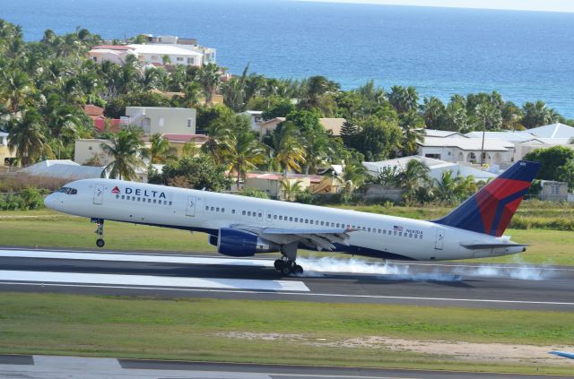 Boeing 757-200 (N681DA)