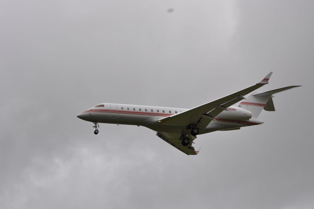 Bombardier Global Express (N190WH)