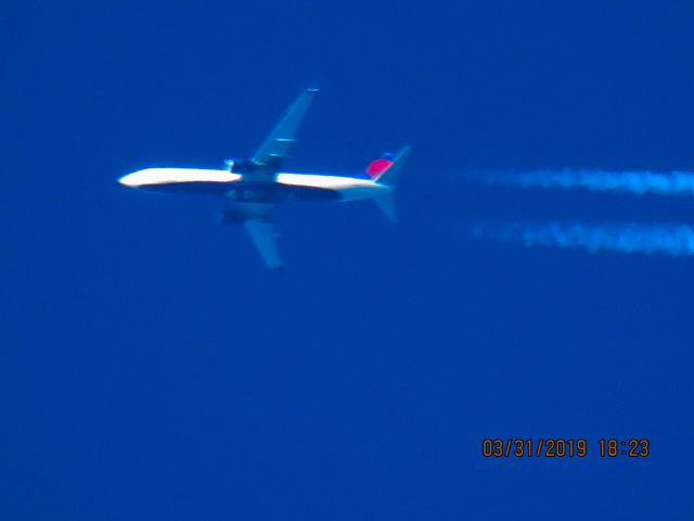 Boeing 737-900 (N877DN)