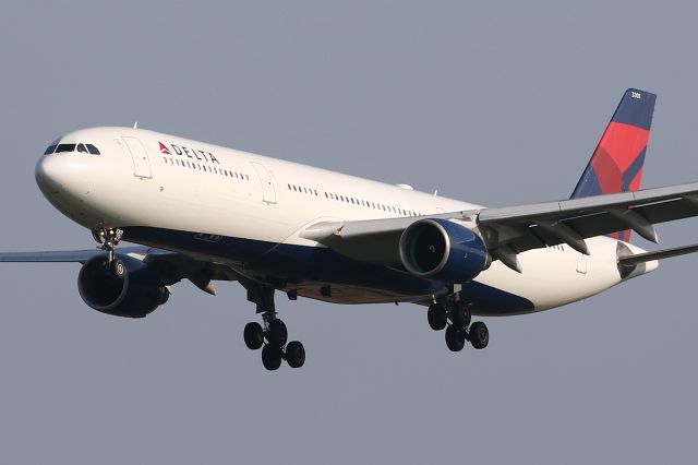 Airbus A330-300 (N801NW)