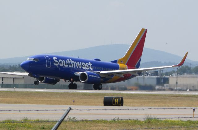 Boeing 737-700 (N778SW)