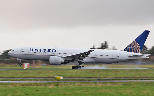 Boeing 777-200 (N77019) - united b777-224er n77019 diverting to shannon while routing heathrow to houston 12/1/19.