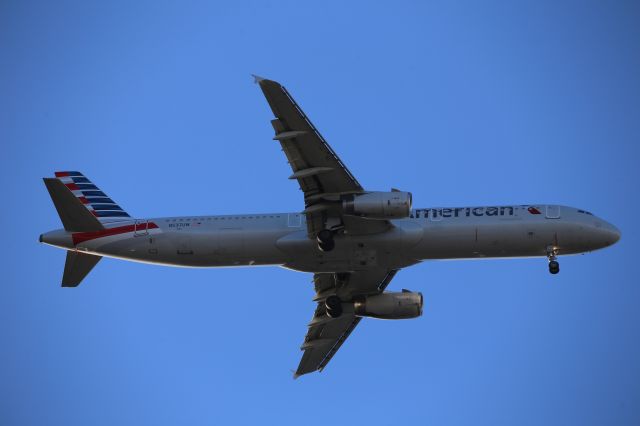 Airbus A321 (N537UW)