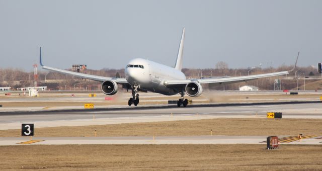 BOEING 767-300 (N663GT)